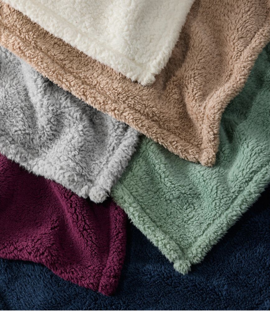 Cozy Sherpa Wearable Throw - US 2395