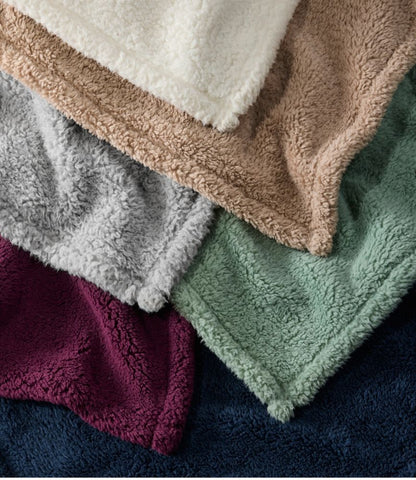 Cozy Sherpa Wearable Throw - US 8700